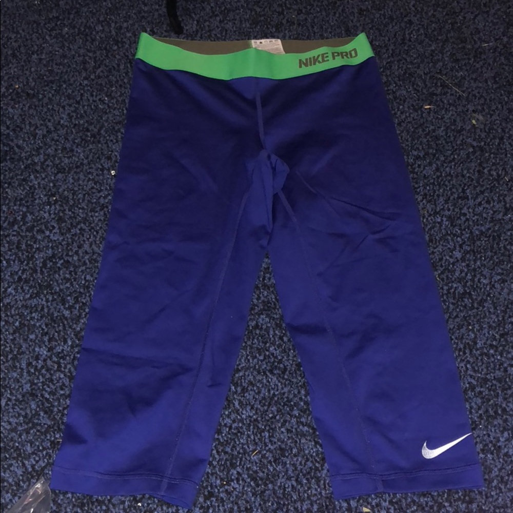 Women’s Nike Pro Capri Leggings